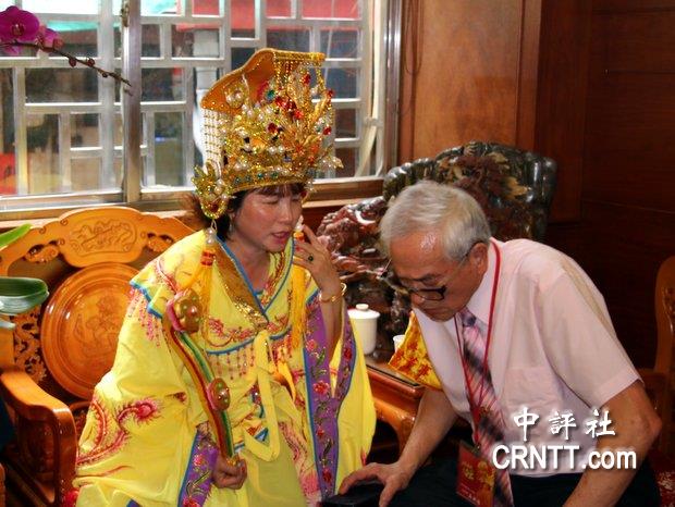 大甲妈祖遶境起驾,海南省临高天后宫有一个女信众化身海南妈祖真人版